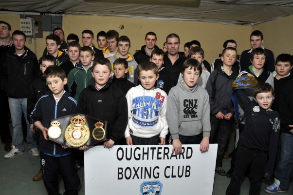 Members of the Oughterard boxing club with Bernard Dunne. | Tom Broderick